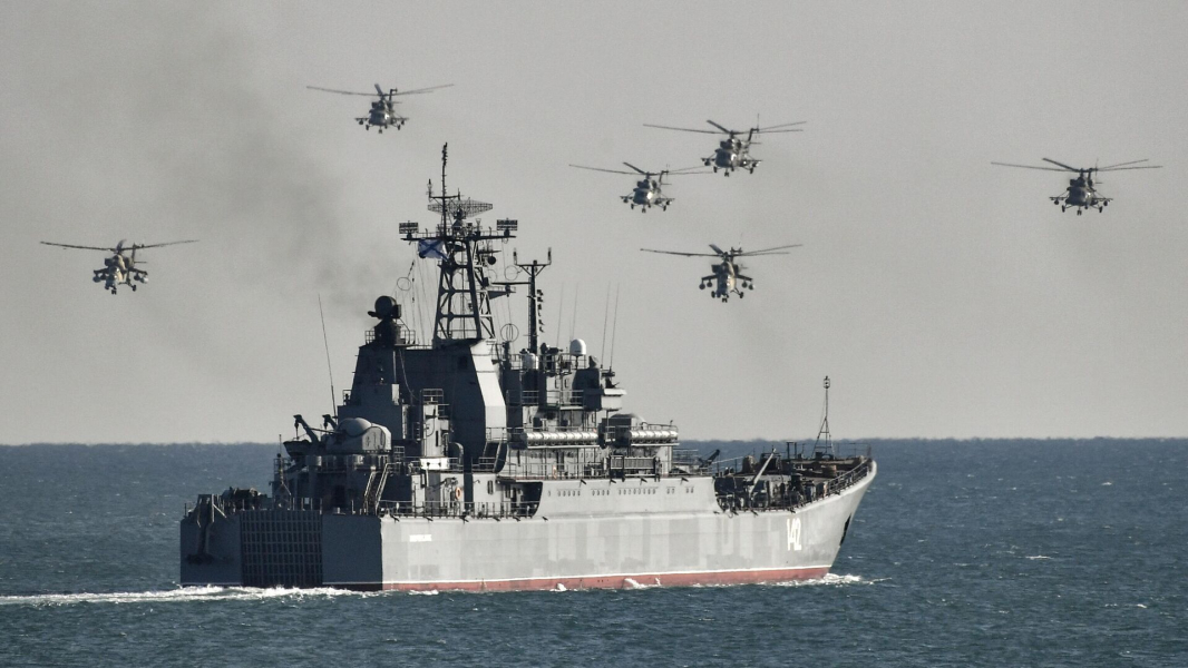 Минобороны: морская авиация уничтожила четыре безэкипажных катера в Черном море Минобороны: морская авиация уничтожила четыре безэкипажных катера в Черном море